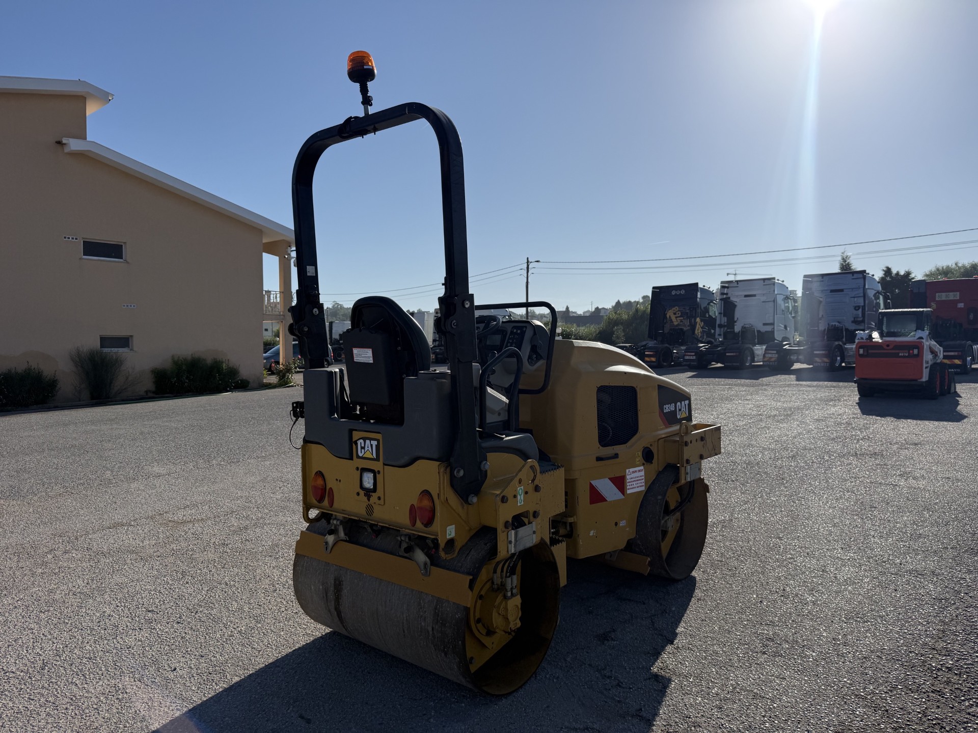 Caterpillar CB24