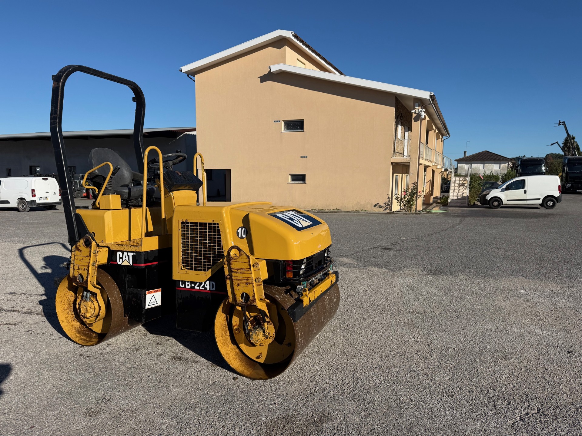 CATERPILLAR CB224D