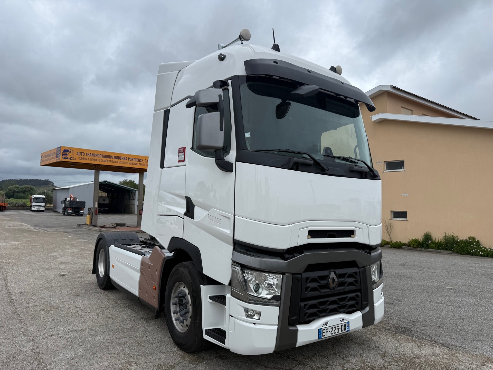 RENAULT GAMME T 520