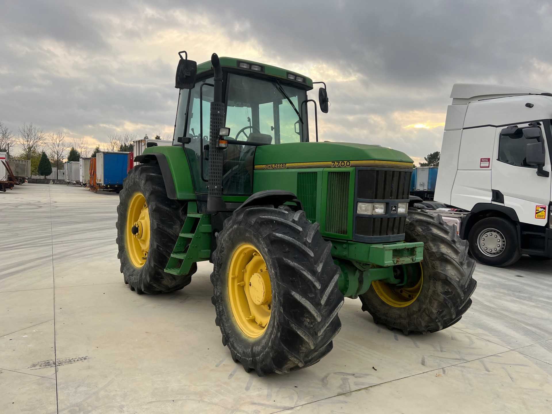 John Deere 7700