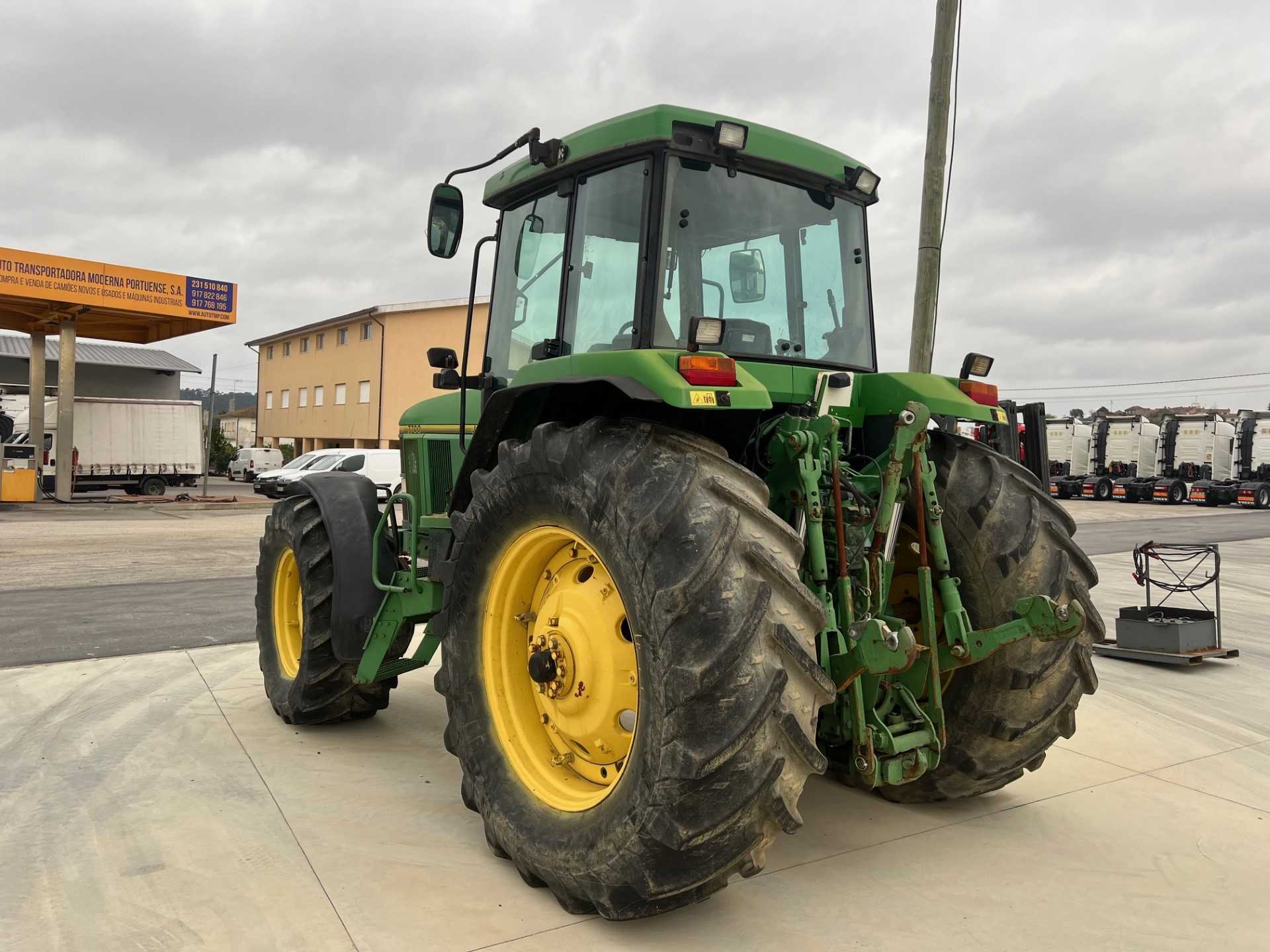 John Deere 7700